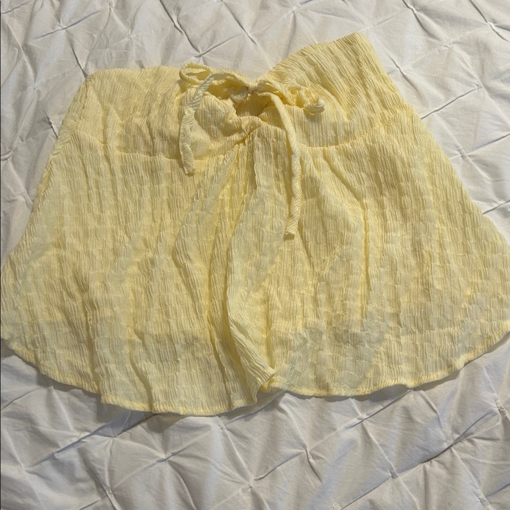 Chic Yellow Strapless Top with Tie Detail